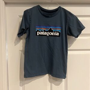 Patagonia Kids Short-Sleeve Logo Tee in Navy